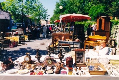 Provence tour flea
                  market